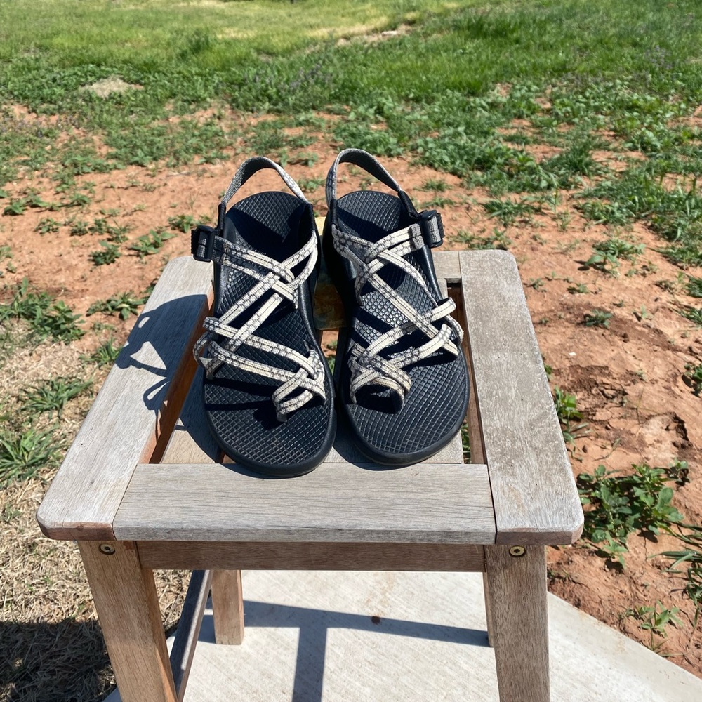 Chaco yampa ZX2 outdoor waterproof hiking Vibram sole pattern size 8 toe loop